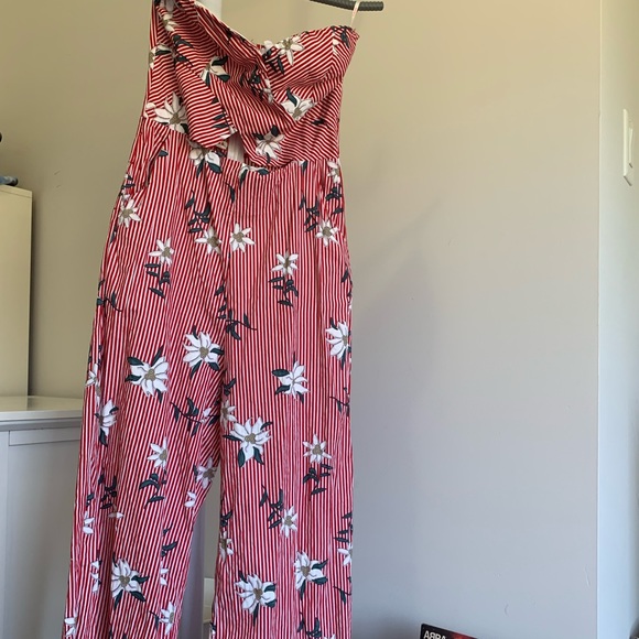 Strapless, red and white striped jumpsuit - Picture 5 of 7